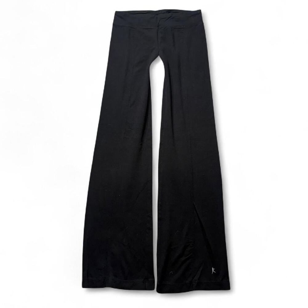 2000s low rise bootcut styled
